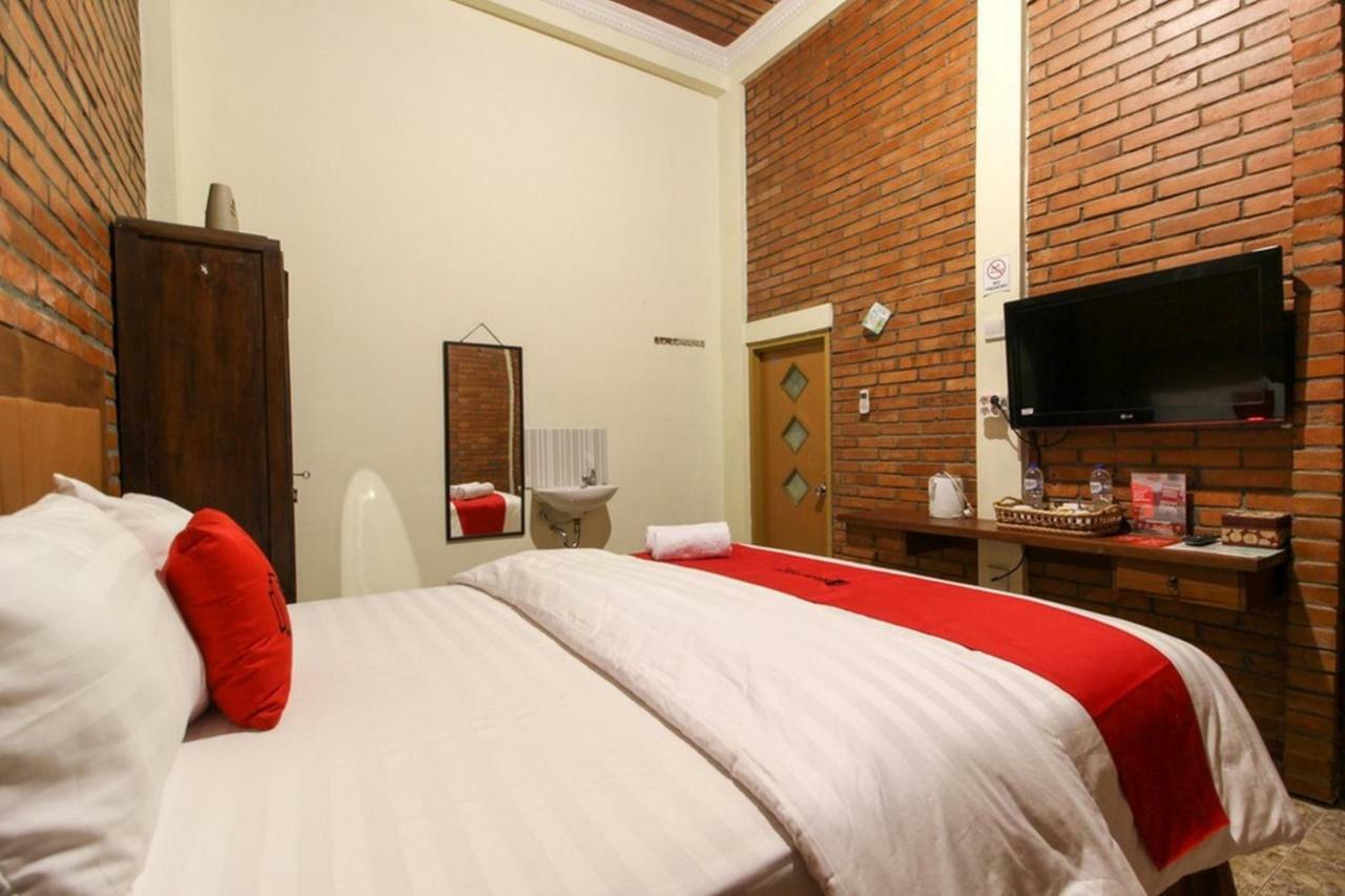 Reddoorz Near Amikom Yogyakarta 2 Maguwo Exterior photo